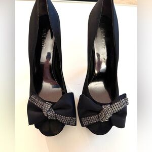 Nine West Black/navy blue Heels with Rhinestone Bow